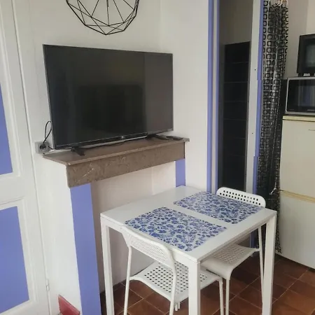 Studio Apartment *